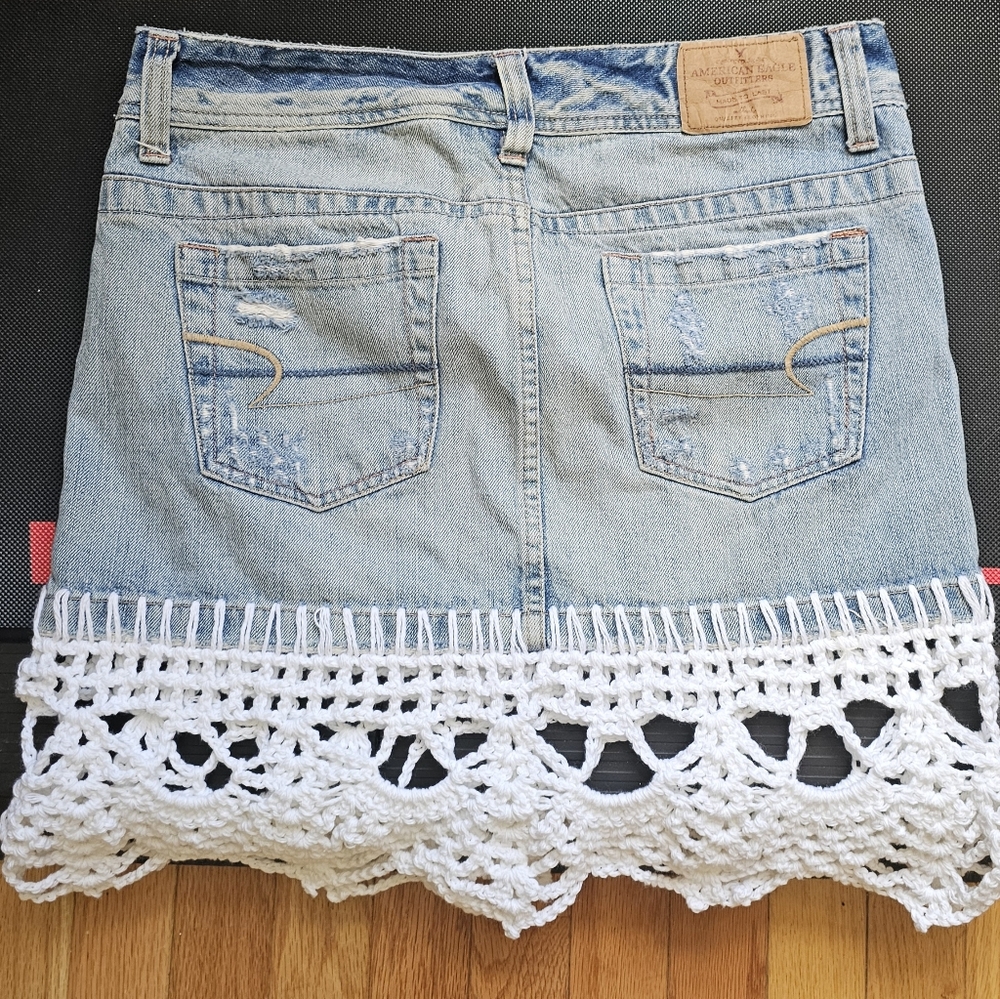 American Eagle Outfitters Blue Denim Skirt with White Crochet Hem - Picture 4 of 8